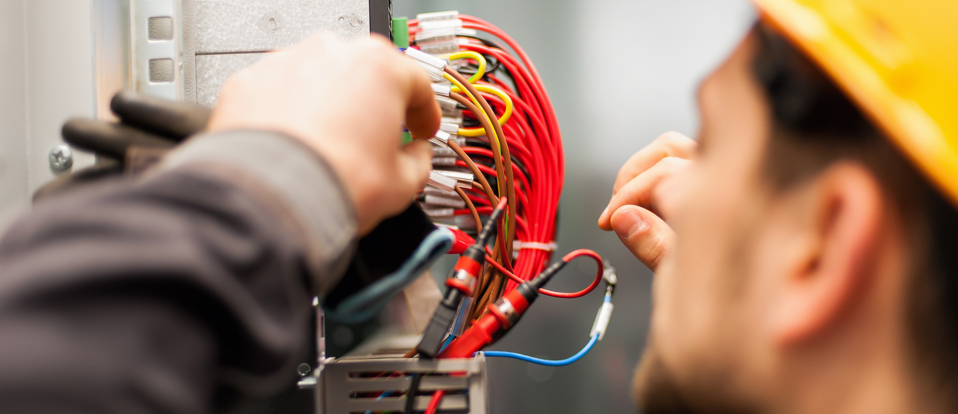 Electrician,Engineer,Tests,Electrical,Installations,And,Wires,On,Relay,Protection